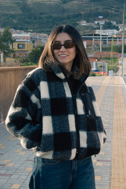 Chaqueta Polar Sierra Mujer HELP ( Cuadros Negro-Blanco )